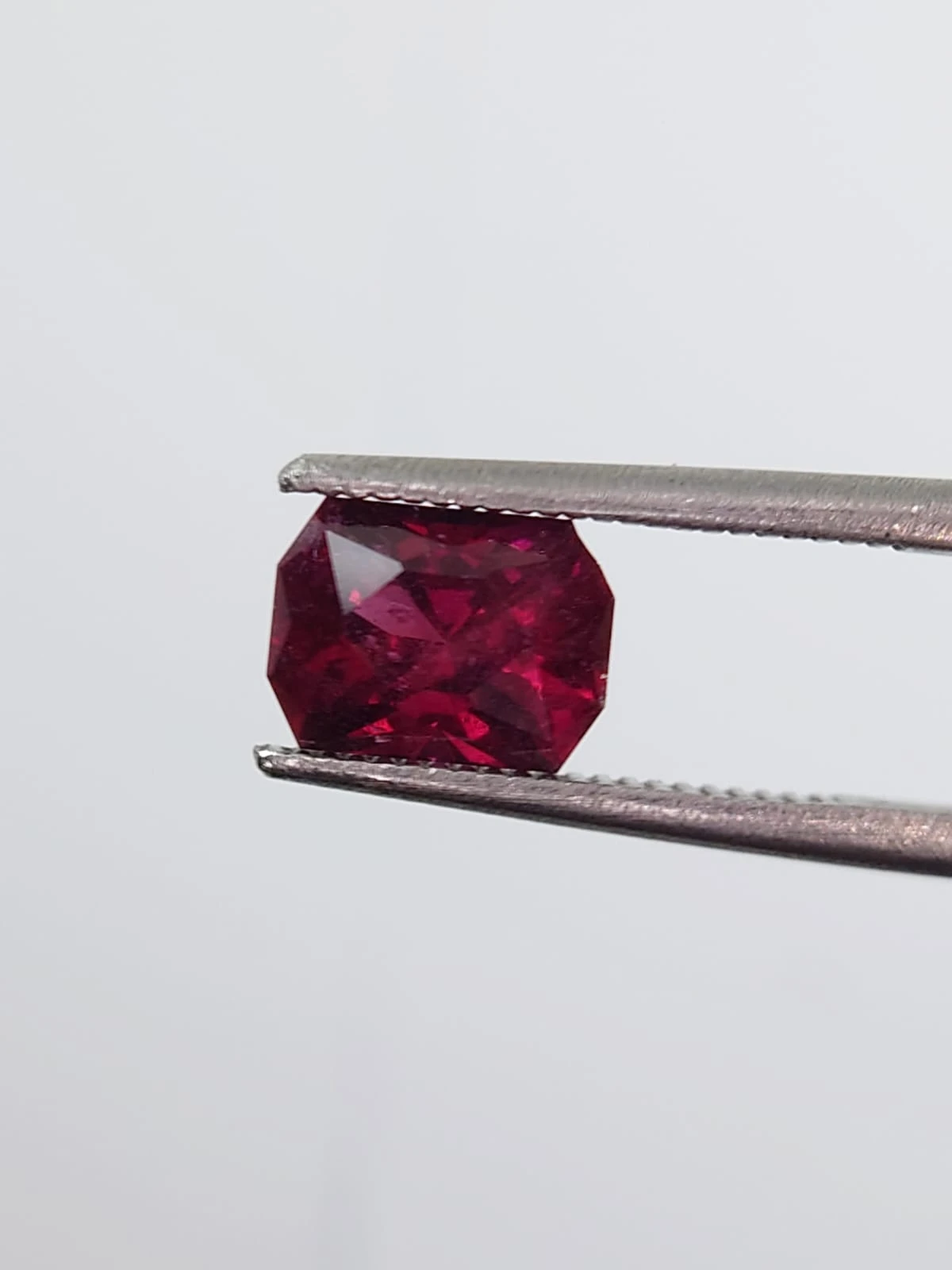 1.64ct Natural Rhodolite Garnet from Africa — view 2